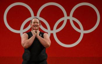 В Новой Зеландии спортсменкой года признали провалившуюся на Олимпиаде трансгендера Хаббард