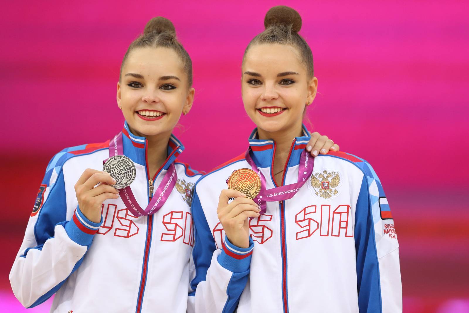 Сёстры Аверины завоевали золотую и серебряную медали в упражнениях с мячом на чемпионате мира в Японии