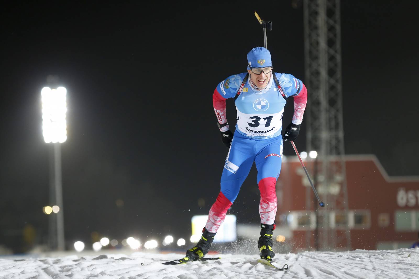 Не смогла застегнуть лыжи, замёрзла винтовка, не туда поехал, забыл палки: Как Россия провалила старт биатлонного сезона