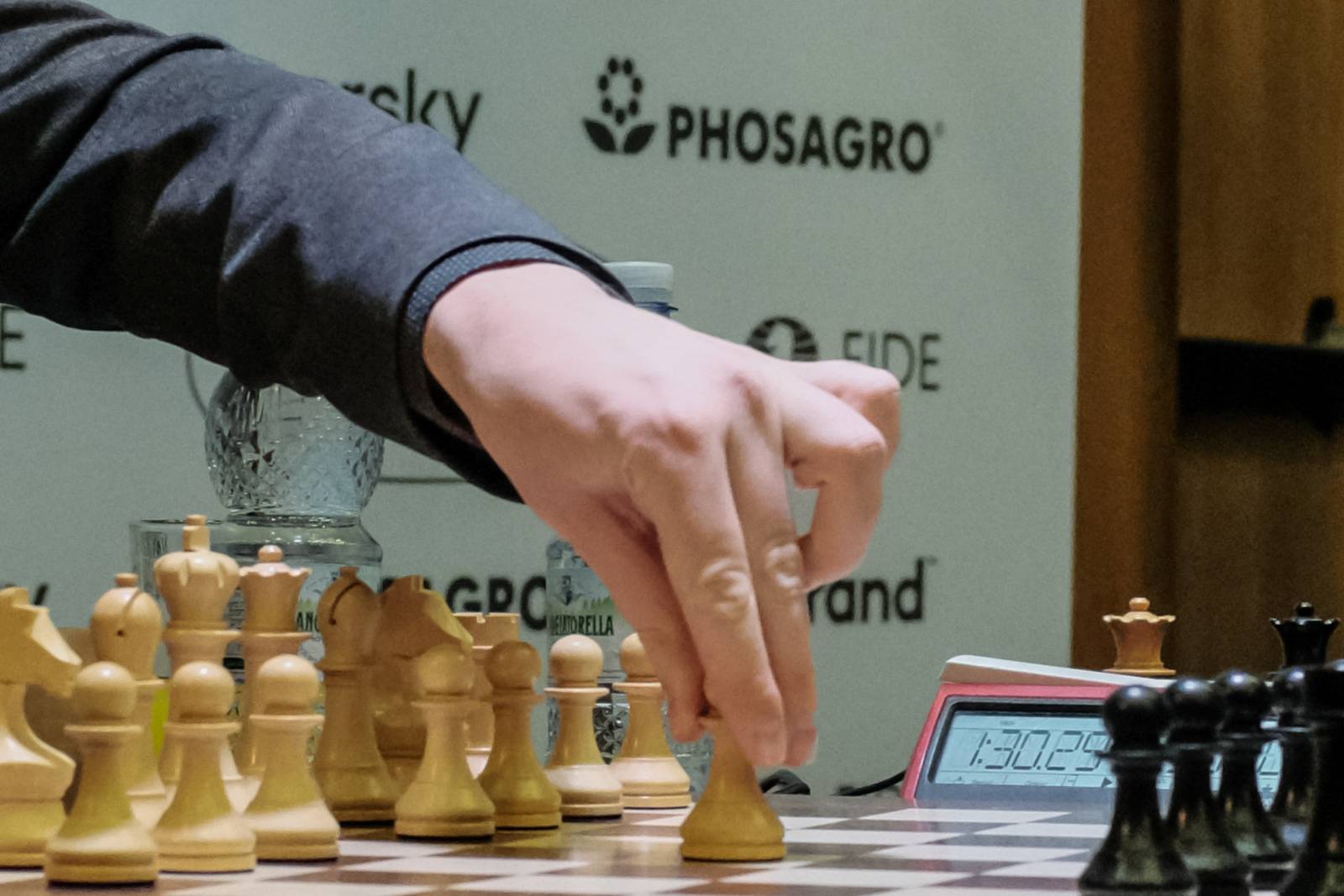 Карлсен - Непомнящий: прямая трансляция шахмат, 8 партия