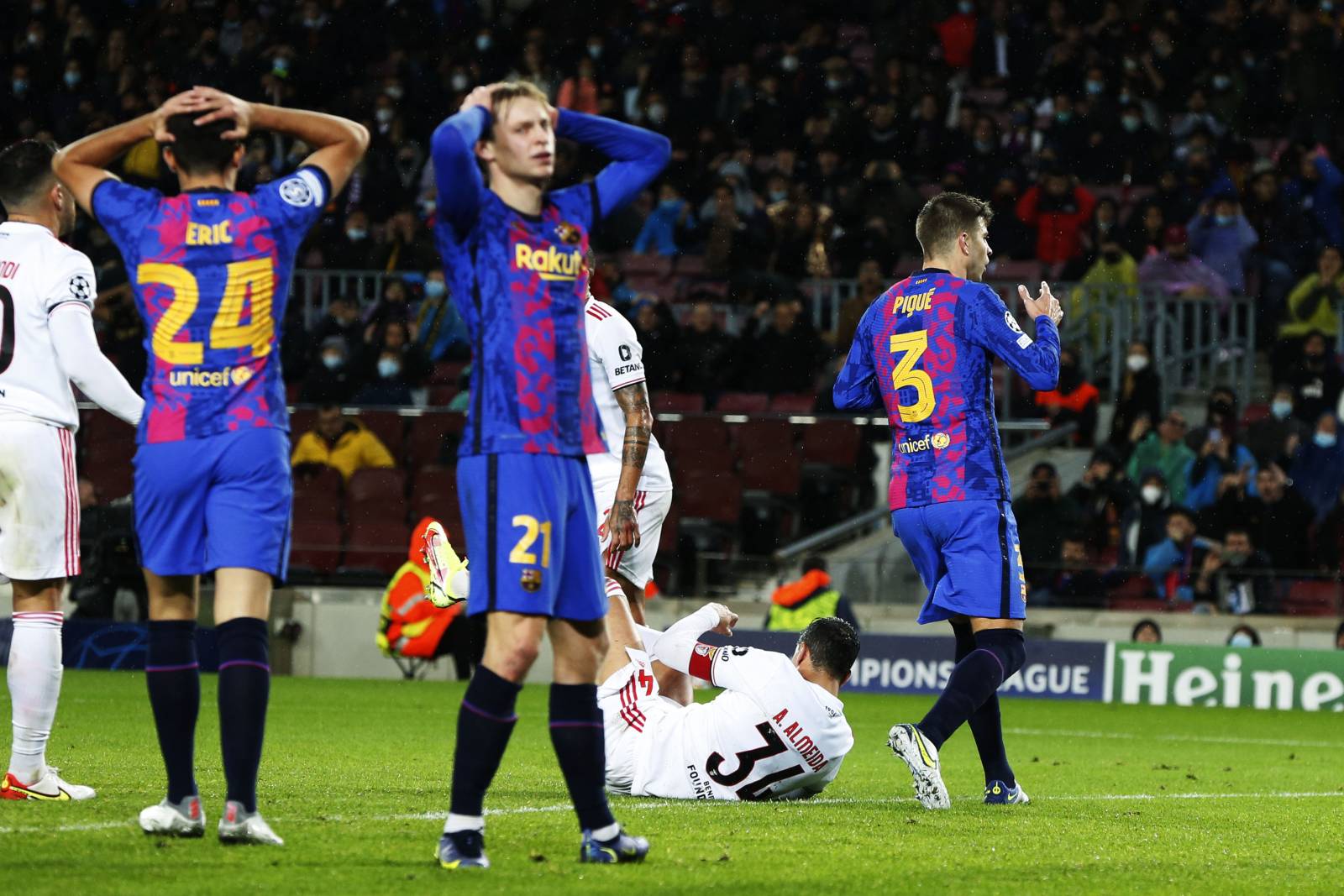 «Барселона» впервые за 21 год не вышла в плей-офф Лиги чемпионов