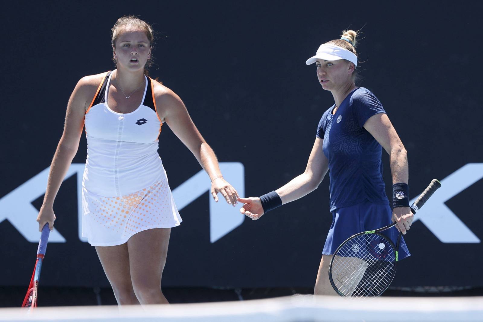 Звонарёва и Кужмова не смогли выйти в четвертьфинал Australian Open в парном разряде