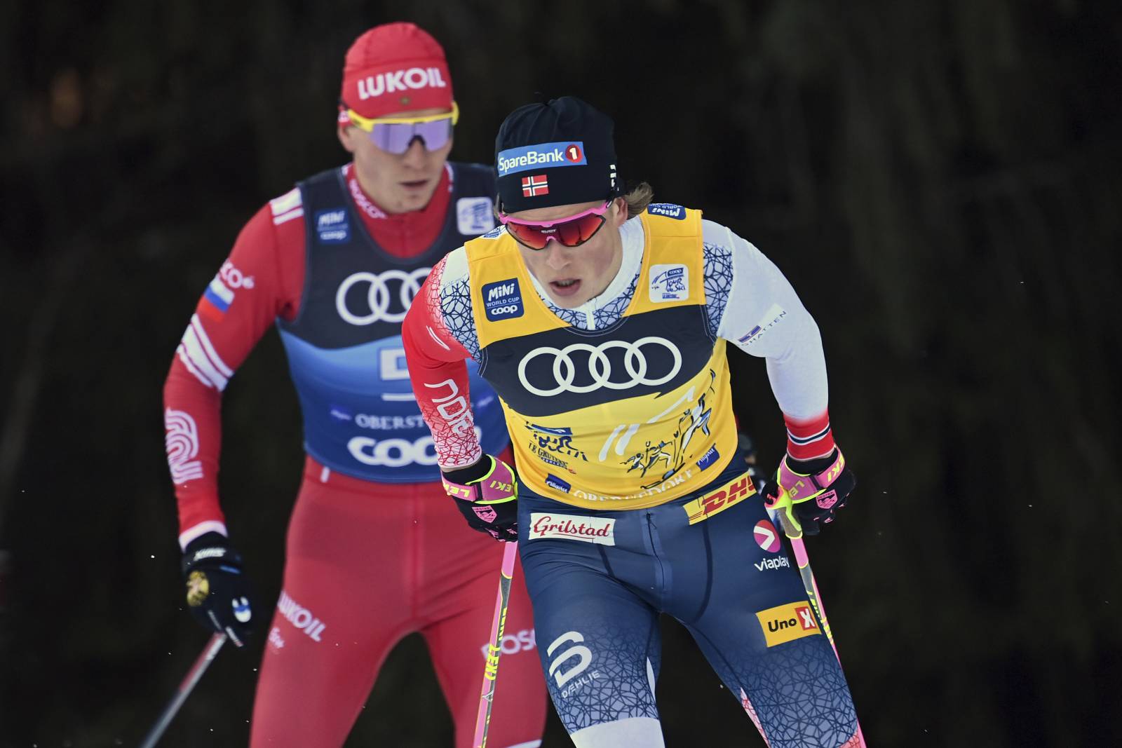 Матч арена лыжные гонки прямой эфир сейчас. Лыжные гонки Большунов. Йоханнес Клебо. Большунов гонки 2022.