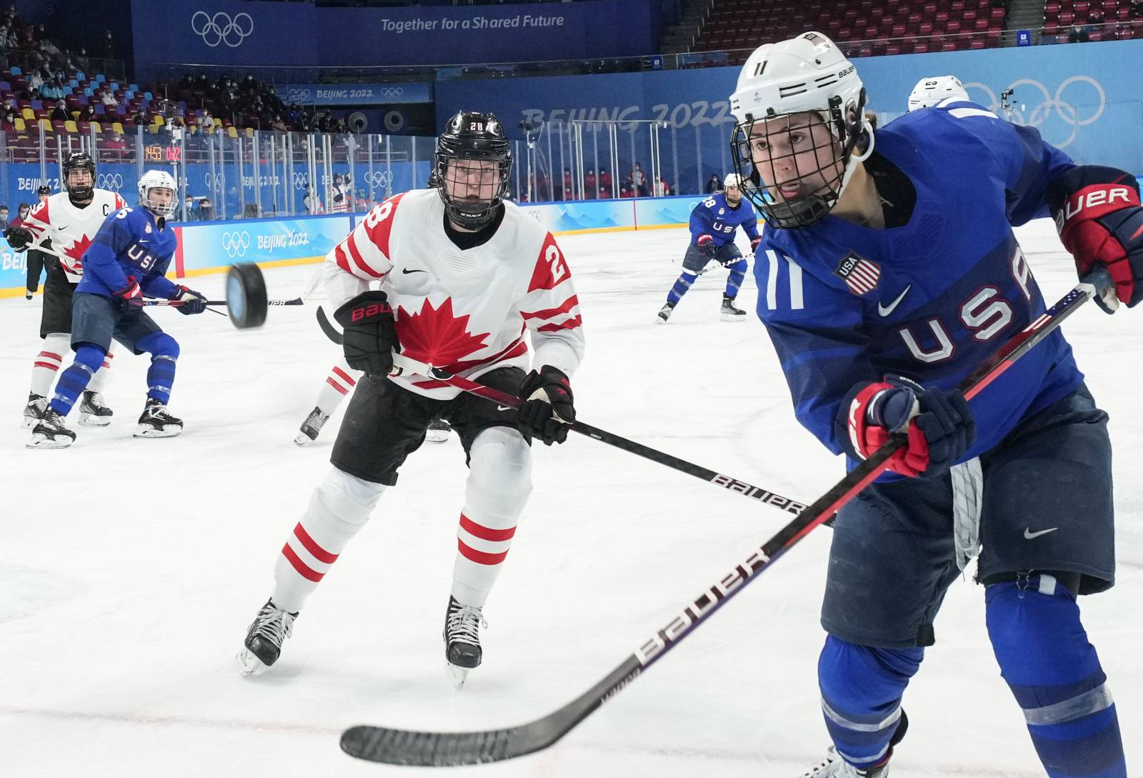 Хоккей прямая трансляция игры трактор. Зимние игры хоккей женщины финал Канада - США. Lev хоккей.
