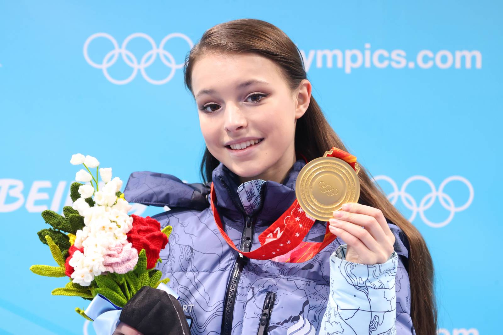 Анна Щербакова с медалью 2022