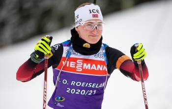 Завоевавшая 5 медалей биатлонистка Ройселанн понесёт флаг Норвегии на церемонии закрытия Олимпиады