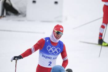 Норвежцы аплодировали во время награждения Большунова после победы в лыжном марафоне