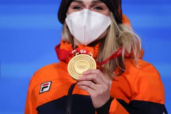 Голландка Схаутен выиграла третье золото в Пекине, Голубева упала
