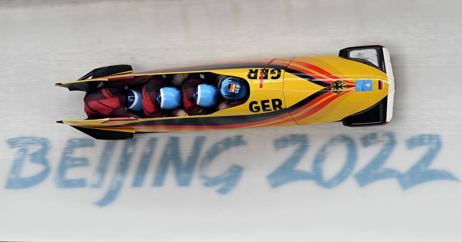 Немецкий бобслейный экипаж Фридриха завоевал олимпийское «золото» на Играх в Пекине