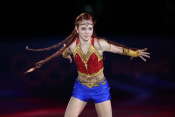 Кинозвезда Галь Гадот поблагодарила российскую фигуристку Трусову за образ Чудо-женщины на Олимпиаде