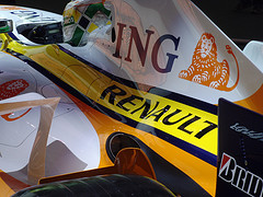 Компания Renault готовится купить Lotus F1 Team