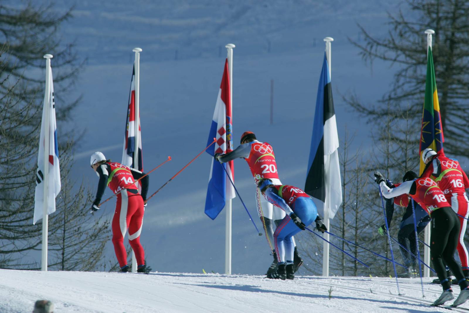 Политизация спорта. Российские лыжницы. Спорт в Словакии. Лыжный комбинезон Евгений Дементьев. Словакия спорт для детей.