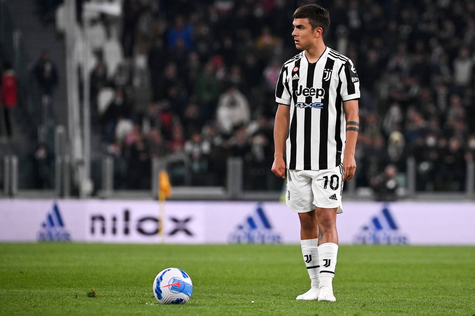 Футболист dybala фото