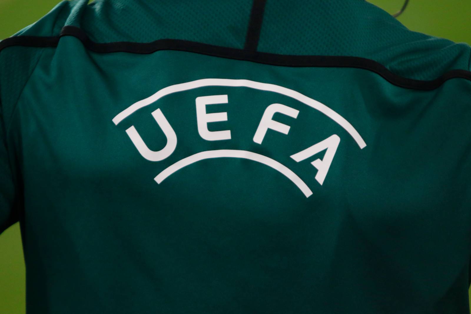 УЕФА запустит программу по борьбе с расизмом в интернете