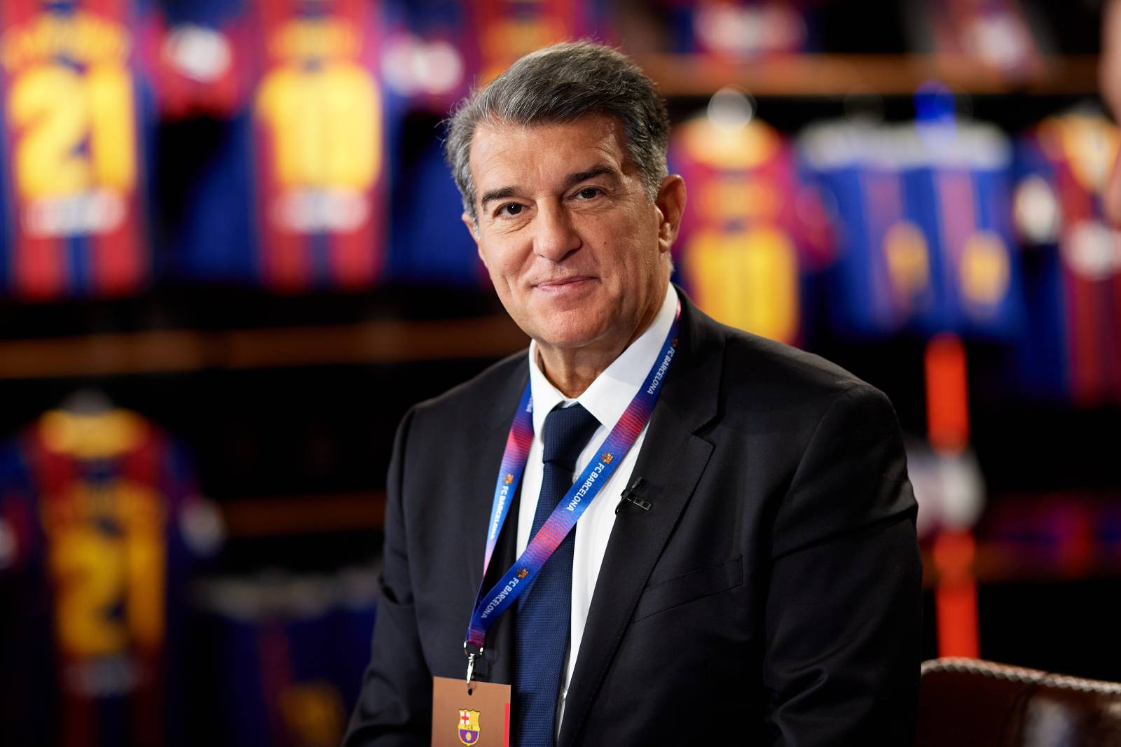Президент «Барселоны» открыто посоветовал двум игрокам искать новый клуб