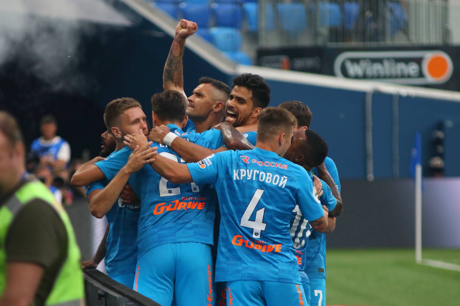 Фк зенит. Матч зенита 2022. Кузяев зенит : крылья. Матч зенита 2022. Игроки зенита.