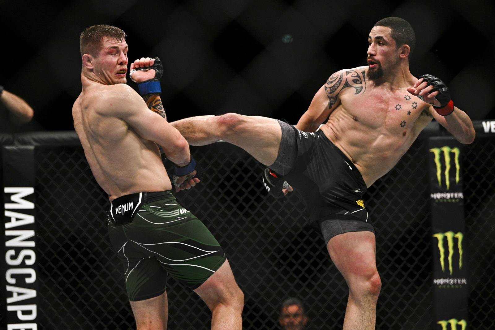 Веттори рассказал, как завершится бой Махачев - Оливейра - LiveResult