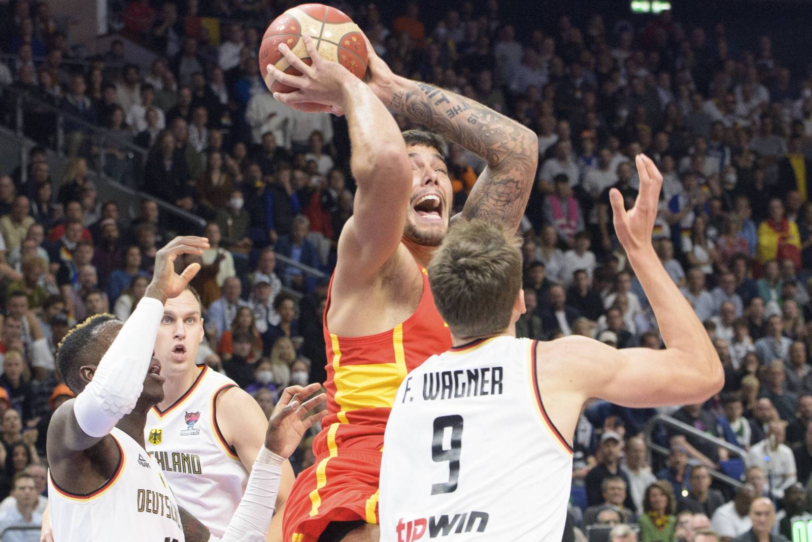 Европа баскетбол мужчины. Сборная Испании по баскетболу. Баскетбольный матч. Германия Евробаскет. Сборная Германии по баскетболу 2022.