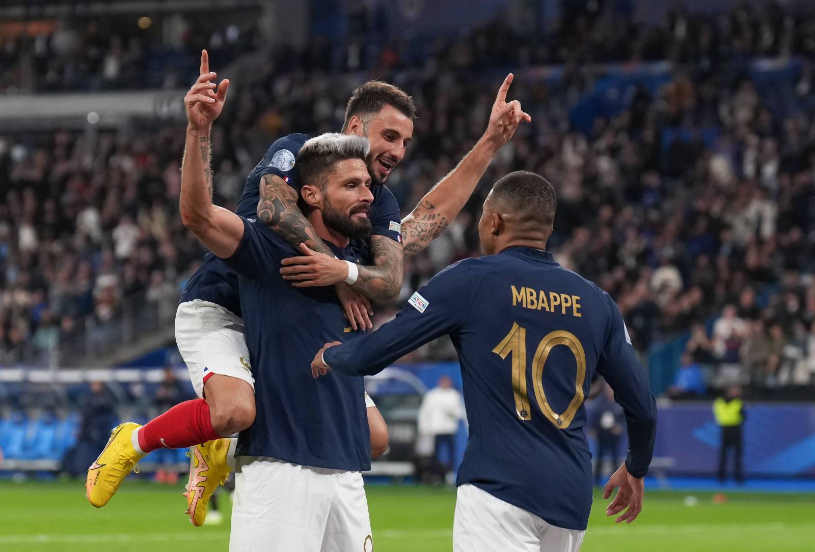 Дубль Жиру, голы Рабио и Мбаппе: Франция начала защиту титула с разгромной  волевой победы над Австралией - LiveResult