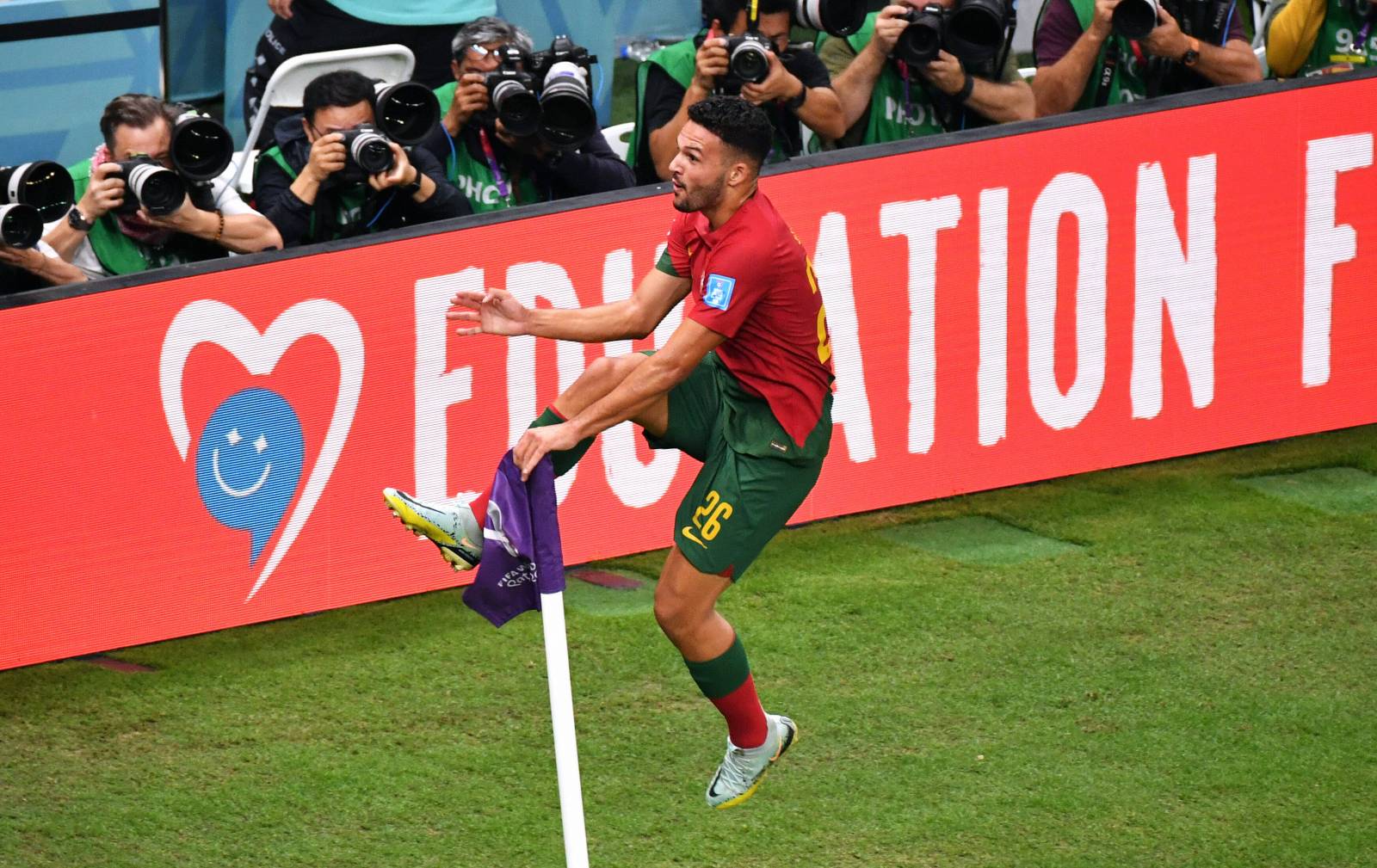 Роналду – лишний, Рамуш – хет-трик: Португалия катком прошлась по Швейцарии и стала последним четвертьфиналистом ЧМ-2022