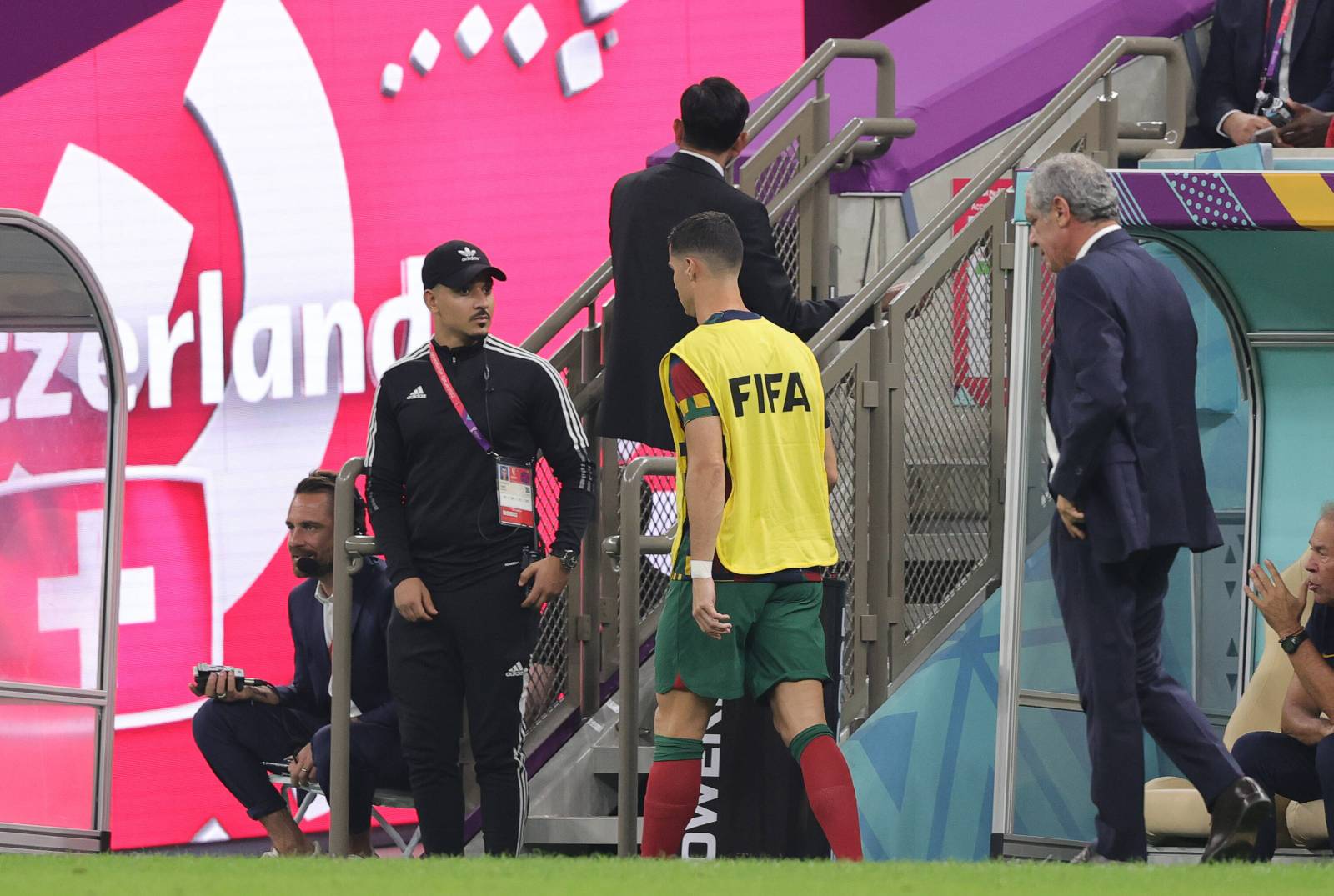 В Футбольной федерации Португалии опровергли информацию о намерении Роналду покинуть сборную