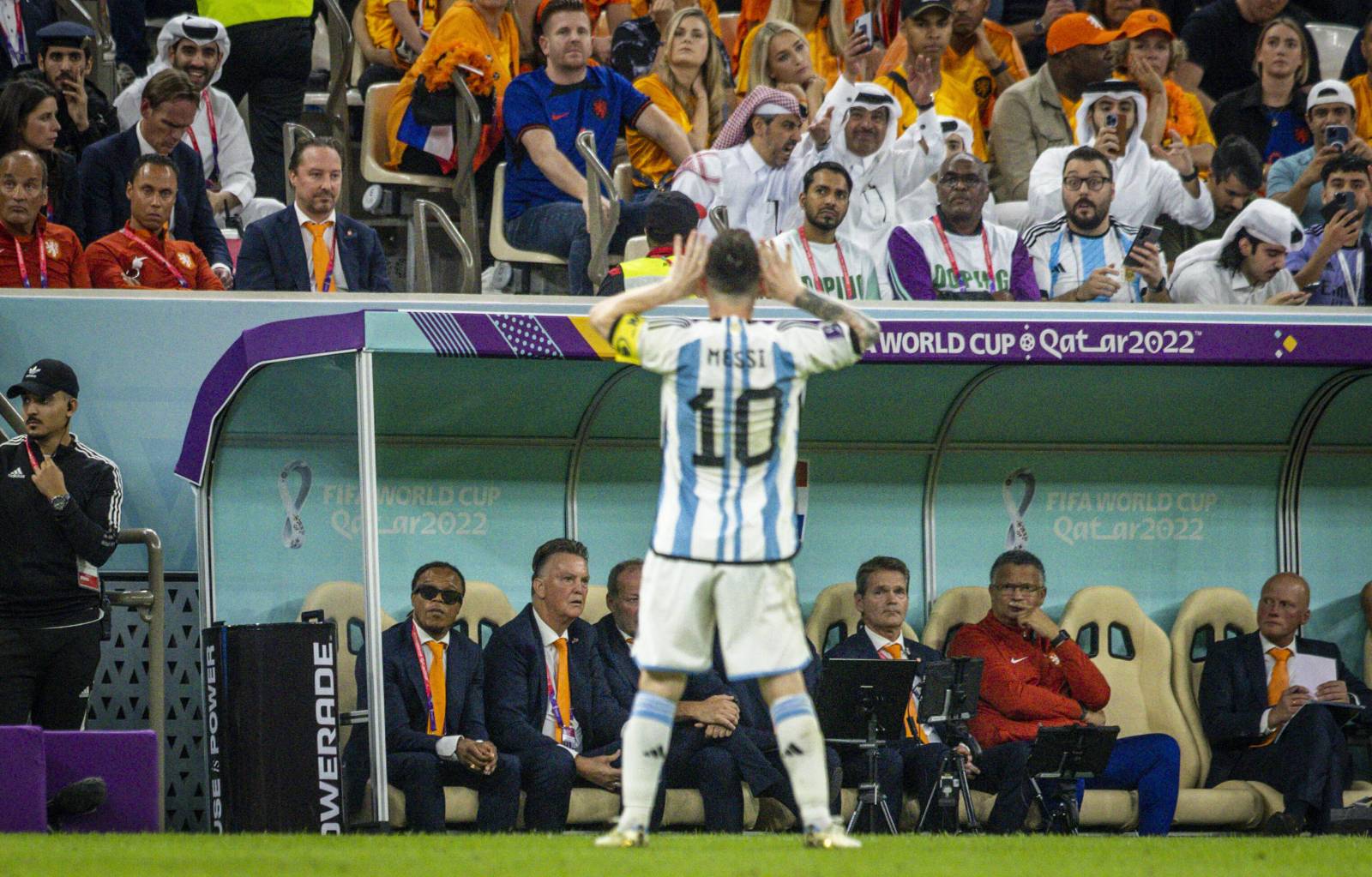 У Месси и ван Гала случился конфликт после матча Нидерланды - Аргентина (фото)