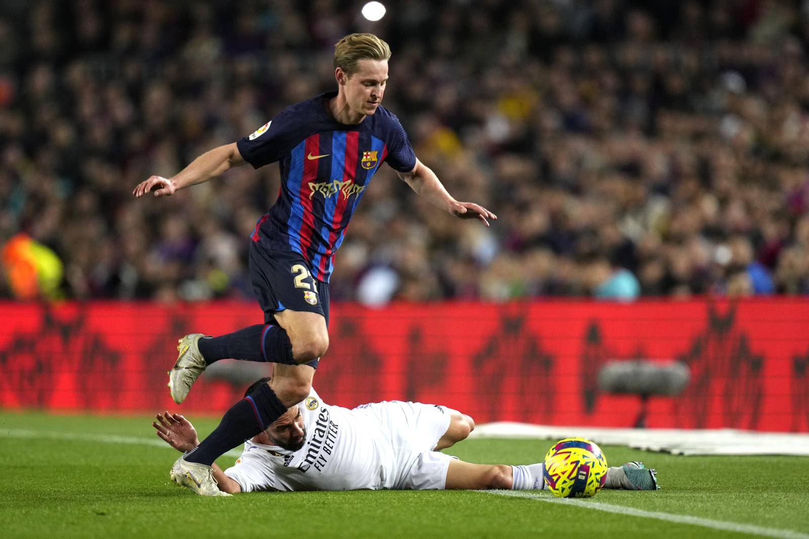 «Барселона» выступила с подтверждением травмы Френки де Йонга