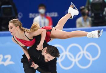 Степанова и Букин победили в танцах на льду на Спартакиаде