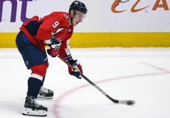 Российский защитник «Каролины» Орлов назван первой звездой игрового дня в НХЛ