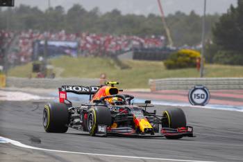 Перес получил штраф и потеряет три позиции на старте Гран-при Австралии