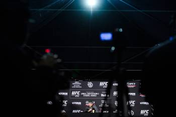 UFC отчислит бойца, который укусил своего соперника во время поединка