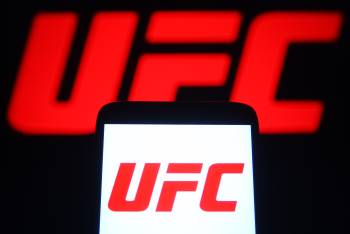 «Произошло безумие»: бойцу UFC запретили выйти на бой с флагом