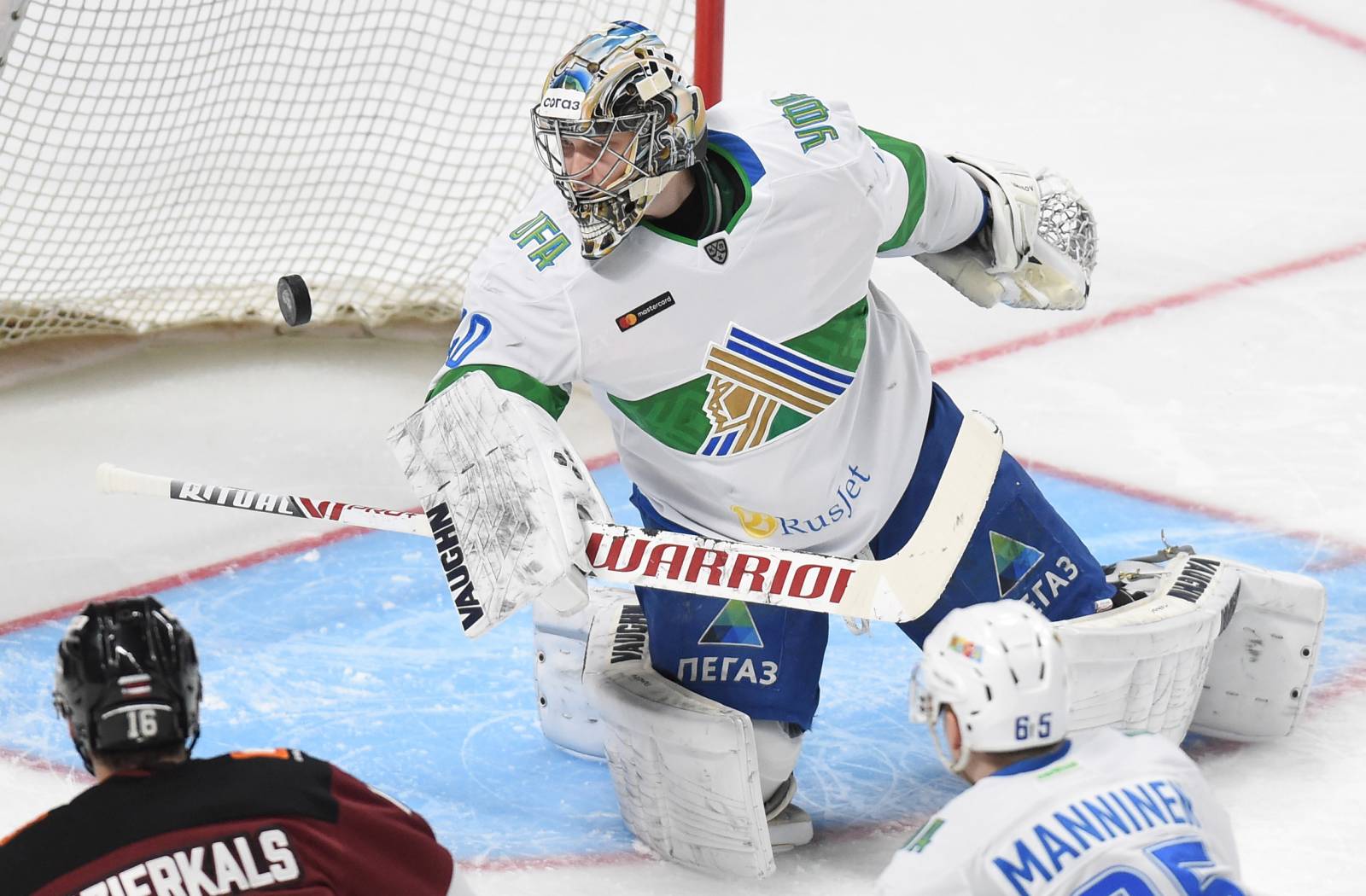 Тарасов назван третьей звездой игрового дня в НХЛ