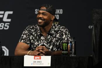 Чемпион UFC Джонс ответил на обвинения в угрозах допинг-офицеру