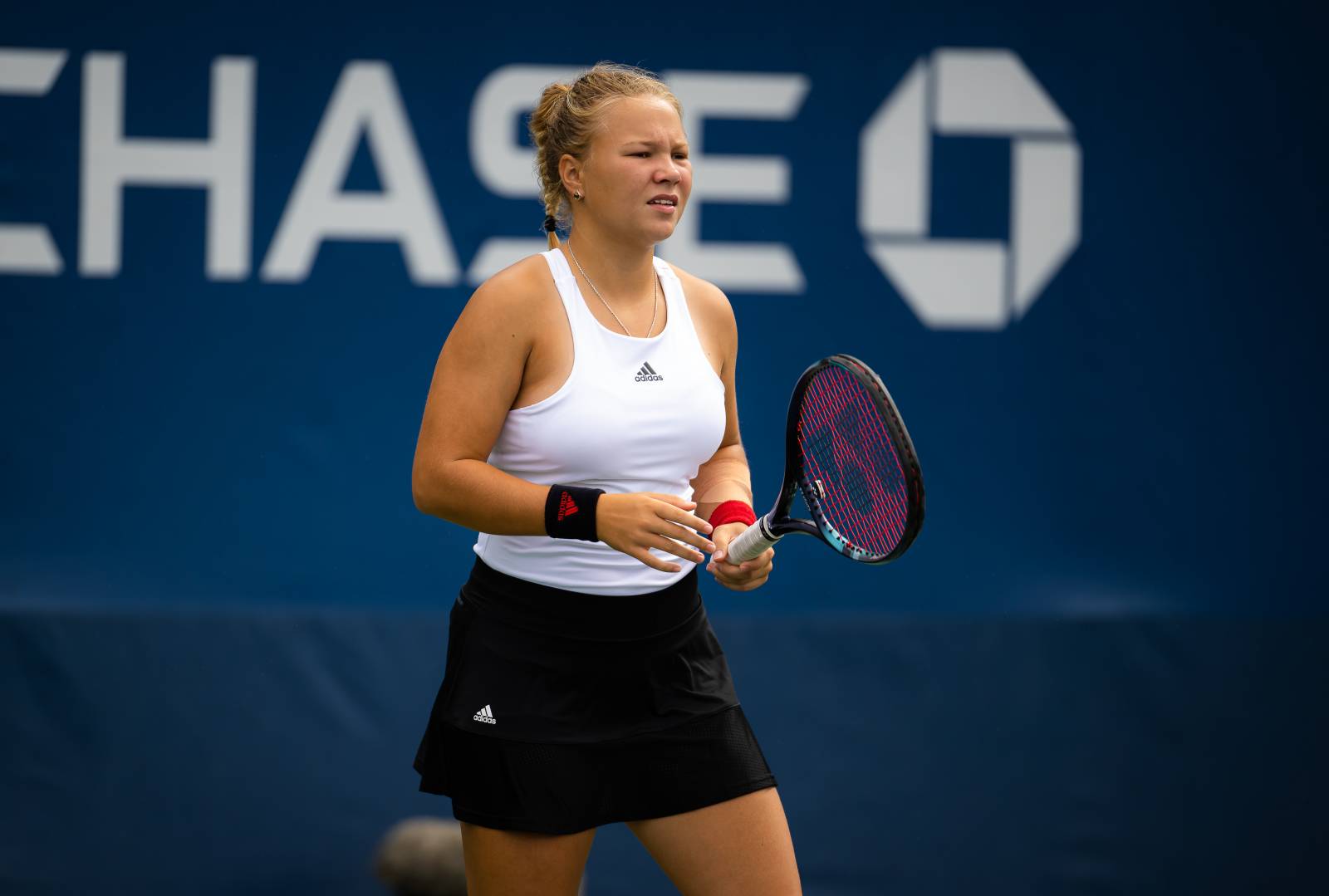 Шнайдер разгромно проиграла Осаке и не смогла выйти в 1/8 финала на турнире WTA в Риме