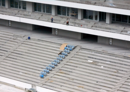 В Калининграде на строящемся к ЧМ-2018 стадионе начали установку кресел