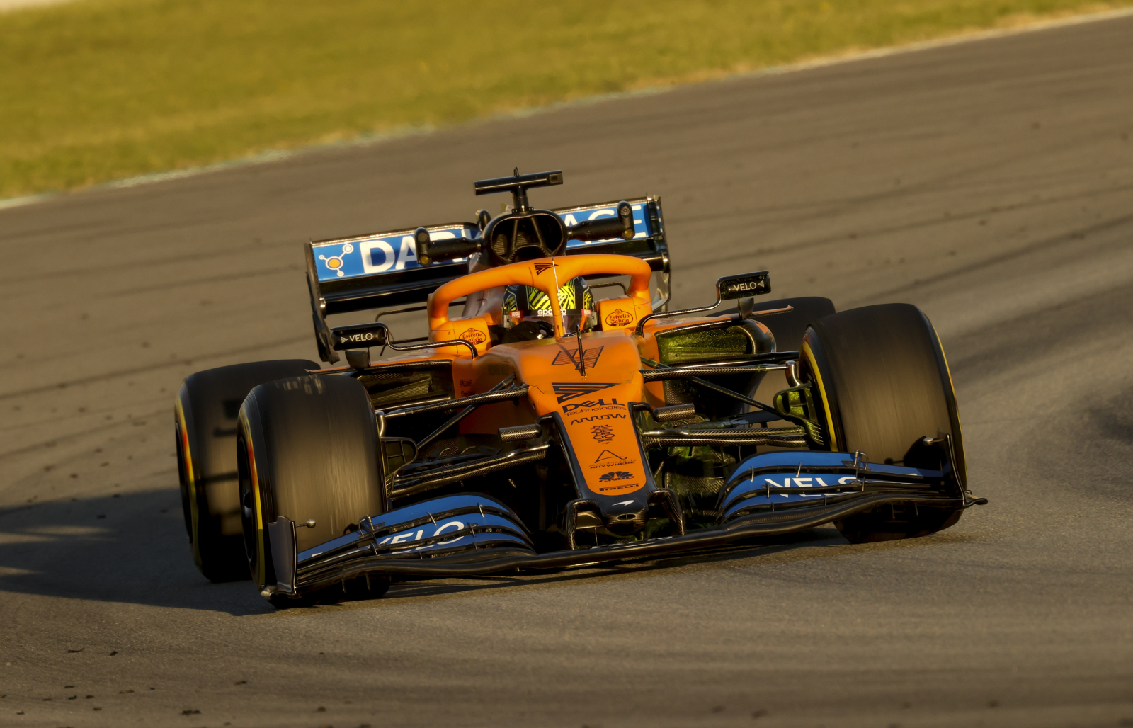Пилоту McLaren разрешили самому принять решение о преклонении колена перед гонкой