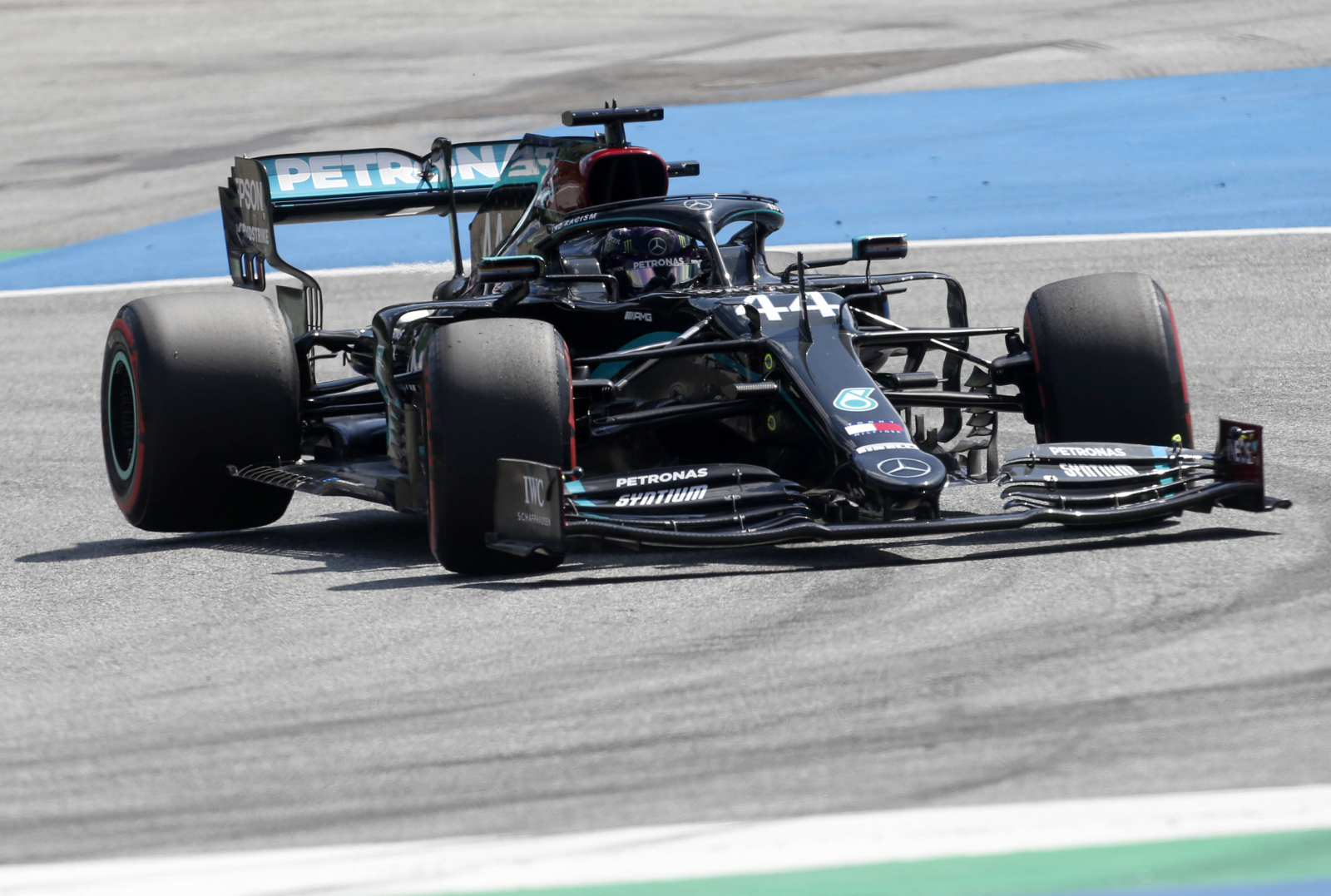 Пять гонщиков Формулы-1 не хотят вставать на колено перед Гран-при Австрии