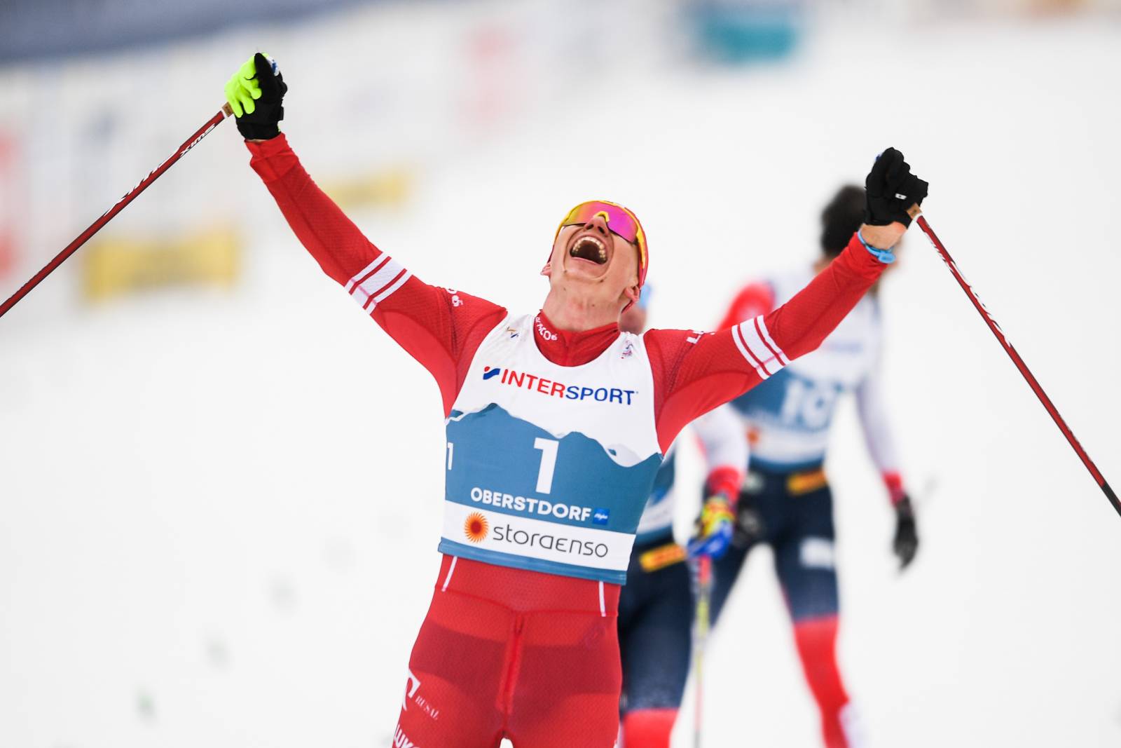 Большунов выиграл скиатлон на чемпионате мира