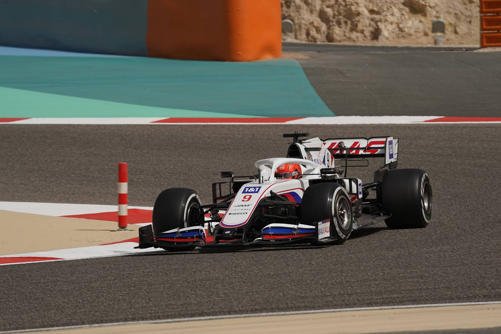 Мазепин вылетел на первом же круге Гран-при Бахрейна