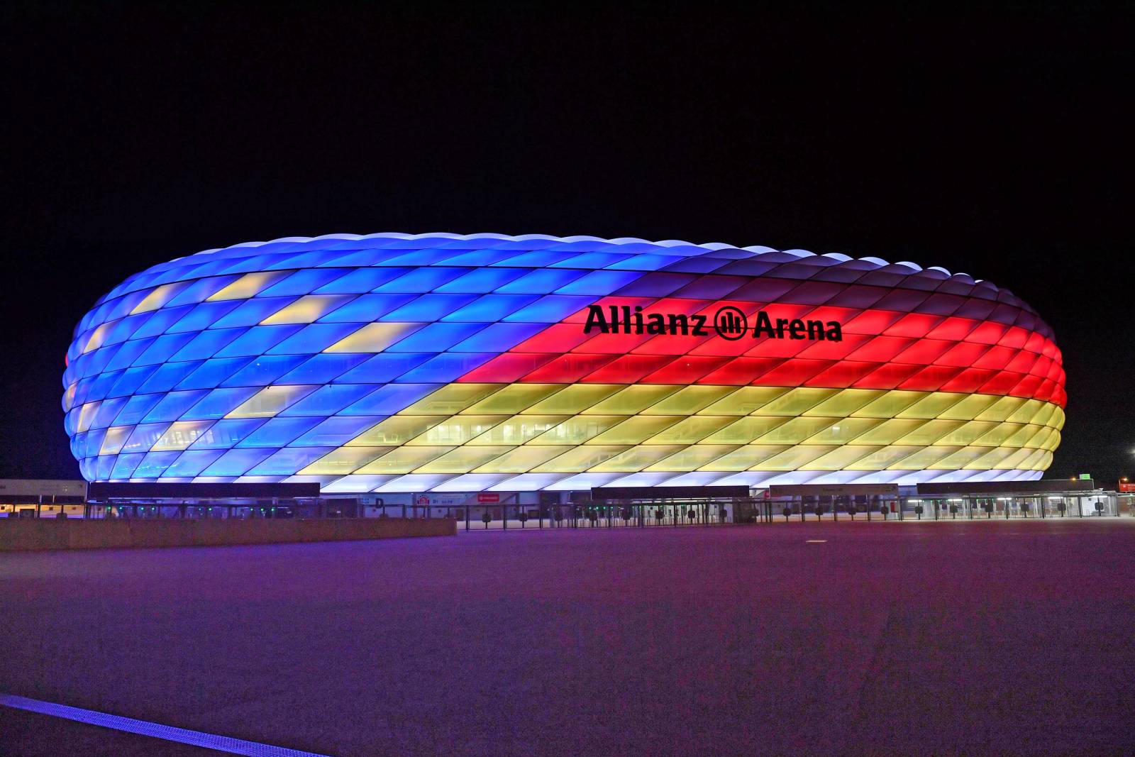 Мюнхен может потерять матчи Евро-2020, Рим гарантировал зрителей на стадионе