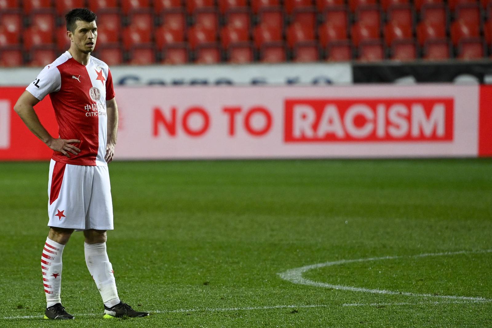 Игрока «Славии» дисквалифицировали на десять матчей за расизм