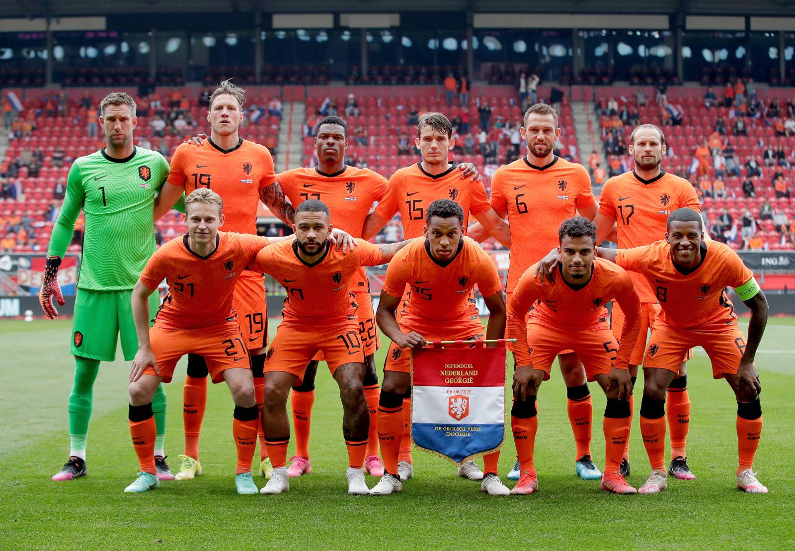 Сборная Голландии отказалась вставать на колено перед матчами Евро