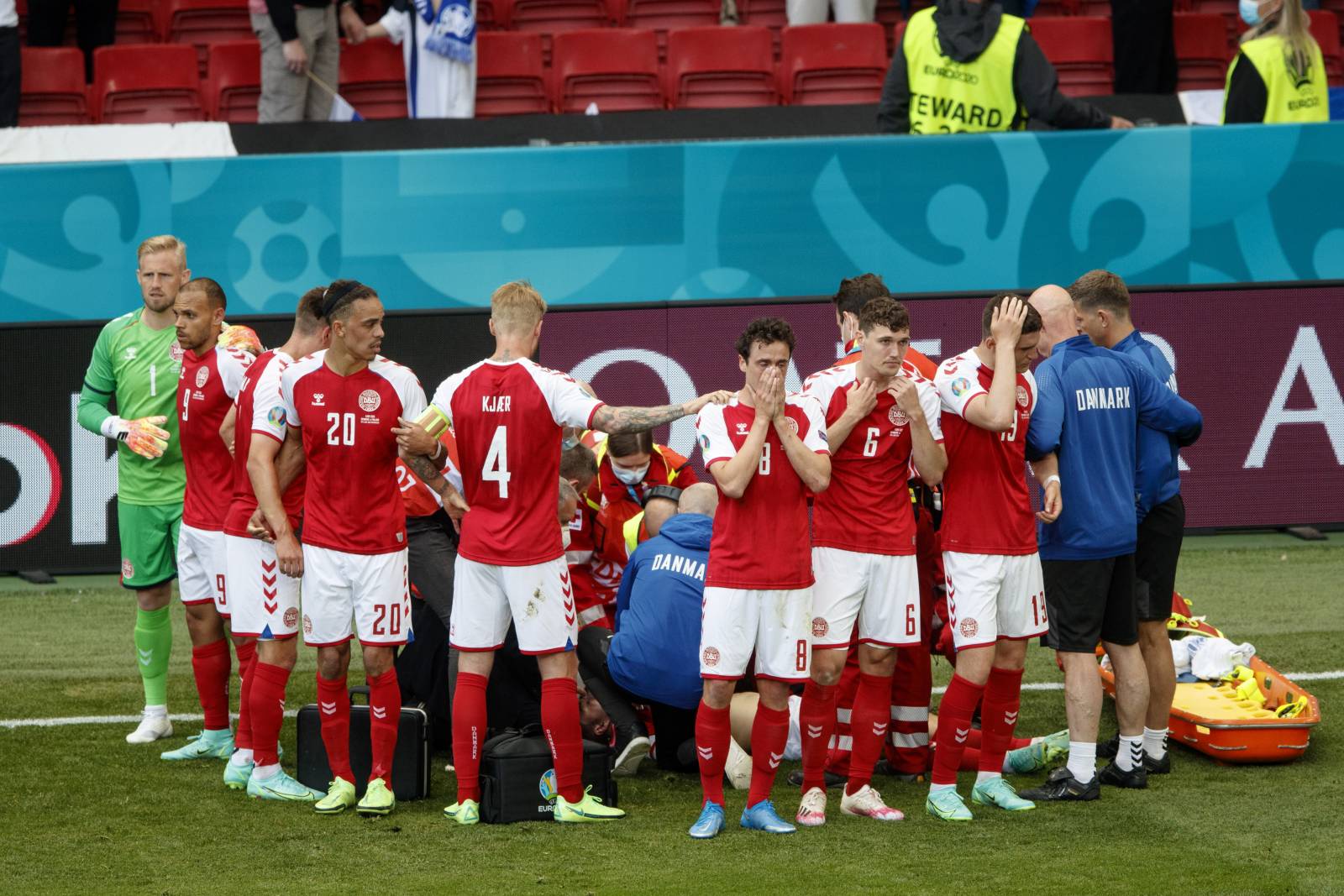 Игроки датской сборной получили помощь от психолога после инцидента с Эриксеном