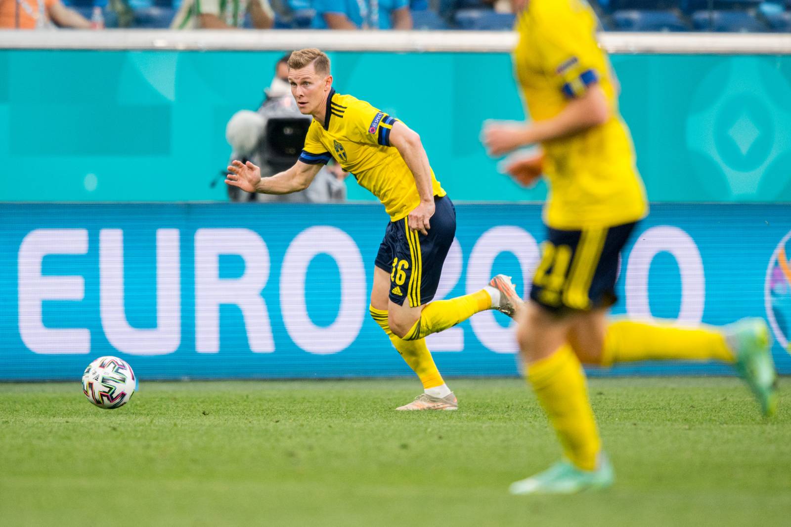 Прямые спортивные трансляции live футбол. Крафт футбол. Футболист Emil Kraft фото.