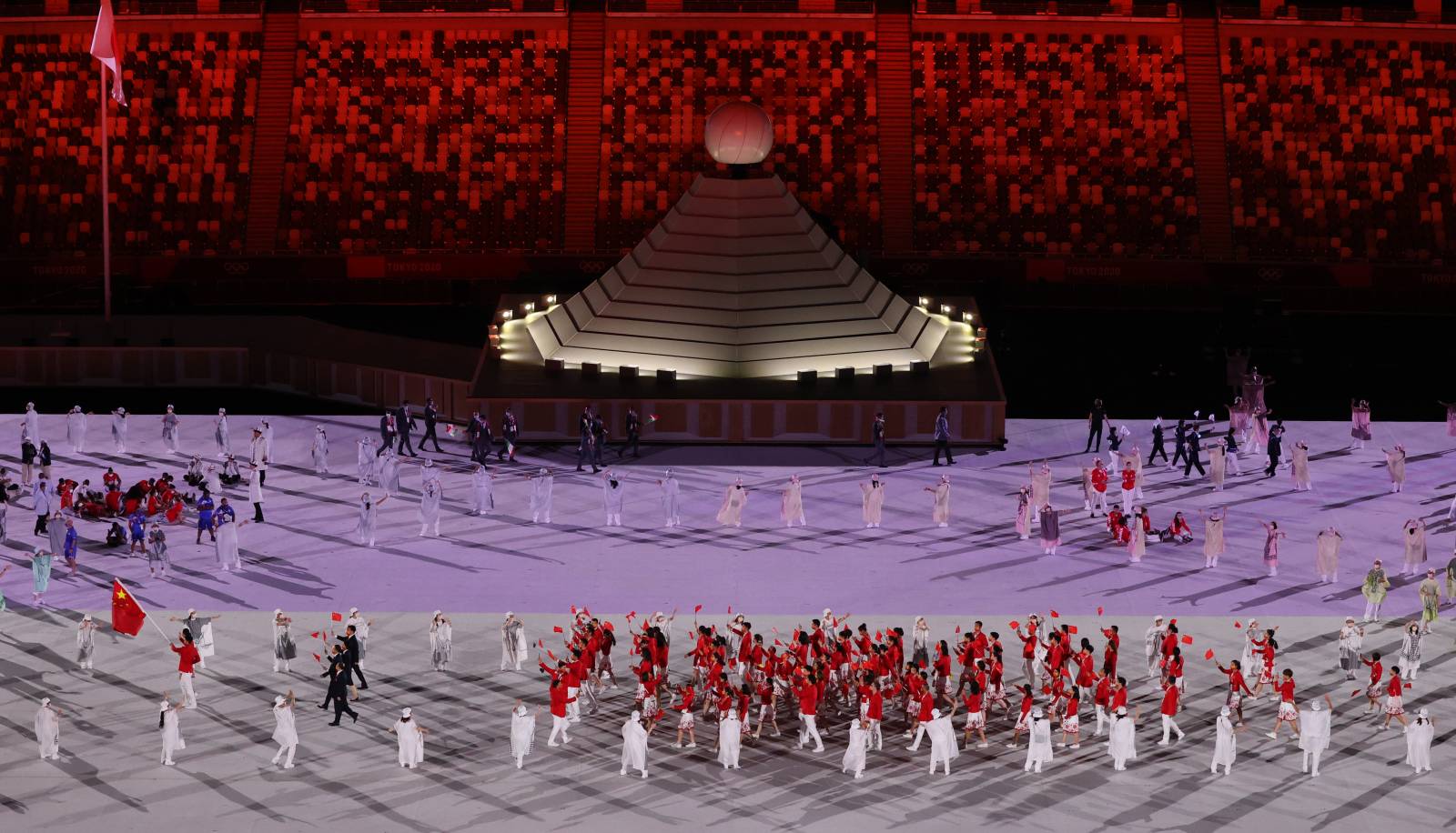 На церемонии открытия Олимпийских игр в Токио присутствует более 10 тысяч человек