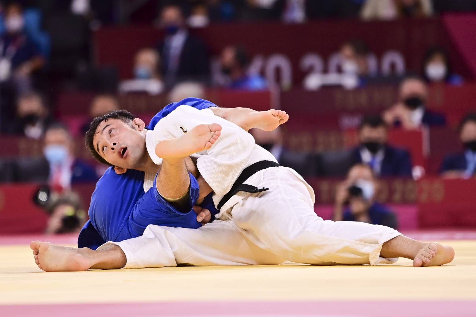 Казахстанец Сметов завоевал бронзу на Олимпиаде в Токио