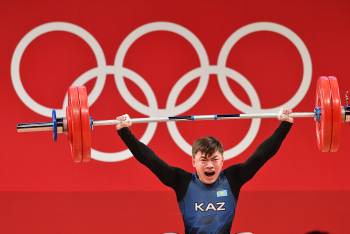 Казахстанец Сон в последнем подходе вырвал бронзу в тяжёлой атлетике на Олимпиаде в Токио