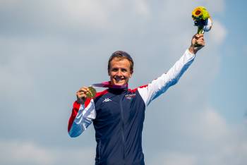 Норвежец Блюмменфельт выиграл соревнования триатлонистов на Олимпиаде-2020