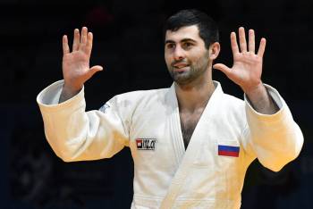 Игольников сенсационно победил фаворита на олимпийское золото и вышел в полуфинал